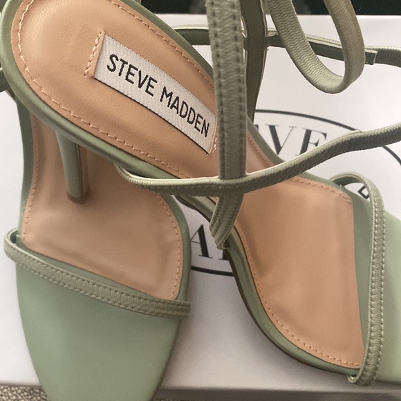 New Steven Madden Women’s sz 9, Nectur Strappy Sandal in Mint Green - Picture 2 of 4